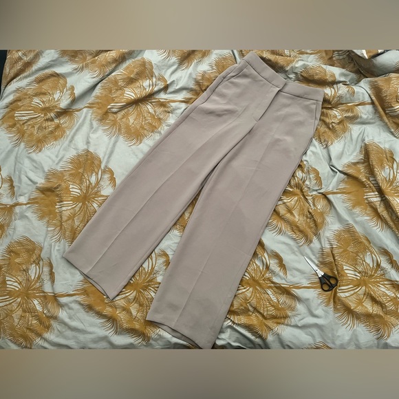 nwot Wilfred Limitless pant Turner taupe? 4 “short” 30.5L - Picture 2 of 3